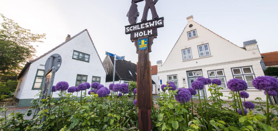 Eingang zum Holm, dem historischen Fischerviertel in Schleswig.