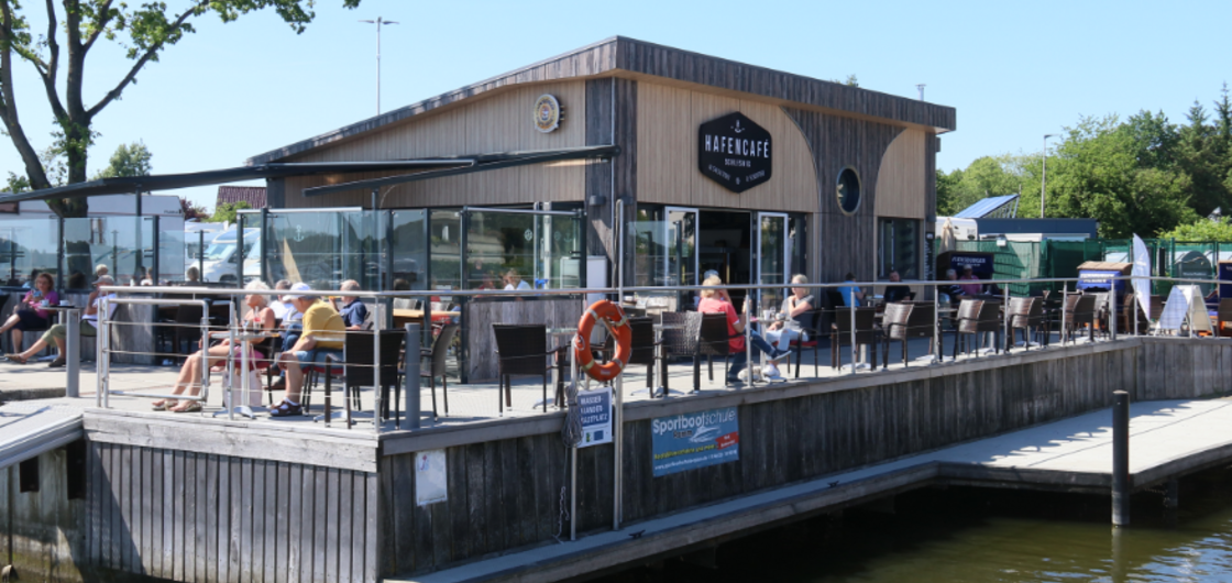 Das Hafencafé im Schleswiger Stadthafen.